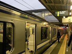 この時点で16時半、19時の集合時間まで時間があるのでJR成田線に乗って成田駅へやって来ました。