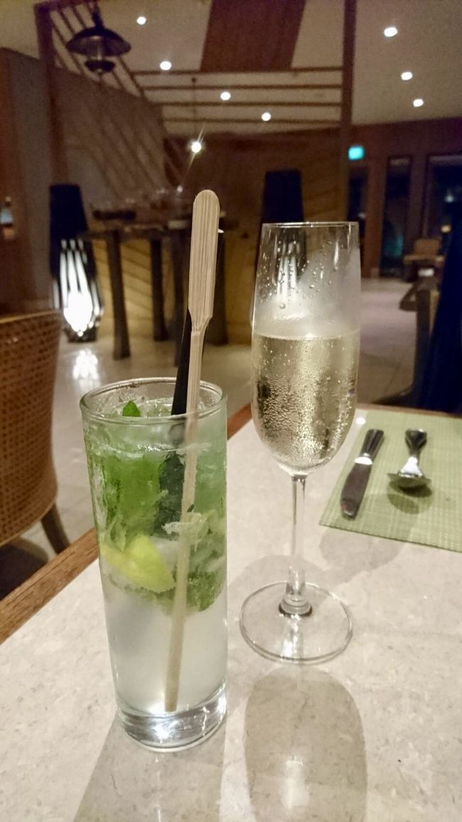 夜はシャンパンやカクテルも頼めます！<br />写真はシャンパンとモヒート