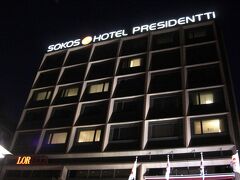 フィンランドに着いた頃には真っ暗。
こちらのホテルに4泊お世話になりました。
「木の温かみが感じられる机が備え付けられている。アイロンも用意されていて、物置も木で作られ北欧らしさを実感。」と当時のメモ書きを残してました。