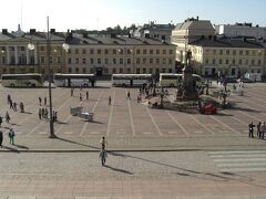 ヘルシンキ大聖堂前より元老院広場（世界遺産）を見下ろす