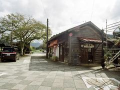 日下部簡易郵便局はある意味〝駅前郵便局〟でもある。その根拠は国の登録有形文化財に指定されている若桜鉄道安部駅の存在である。