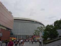 チェックインを済ませて荷物を整理してから東京ドームへ向かいます。
ファーストキャビンから近くてホンマに便利です。