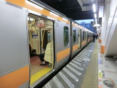 5:50
菊名から48分。
八王子に到着しました。

乗換時間は2分です。
急いで、中央線快速電車に乗り換えます。

②中央線:各停.高尾行
八王子.5:51→高尾.5:58
[乗]JR東日本:モハE232-207