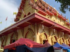「Wat Phan On」

ターぺー門ほど近く。

なんか昼からやたらと屋台が出ていた、