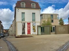 Musée Camille Claudel
フランスの国立美術館のひとつです。

パリの東南東100kmのノジャンシュルセーヌにあるカミーユクローデル(1864～1943)が青春時代(12～15歳)を過ごした実家の敷地に2017年に開館しています。

同時に70作品がクローデル家から購入されています。

美術館のホームページの案内地図です。
http://www.museecamilleclaudel.fr/en/collections/les-incontournables