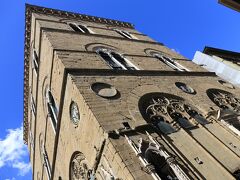 なかなか古そうな建物です

と思っていたら、オルサンミケーレ教会だったそうです
かつては穀物倉庫だったものから、フィレンツェの商工会館になって、今は教会になっているそうです