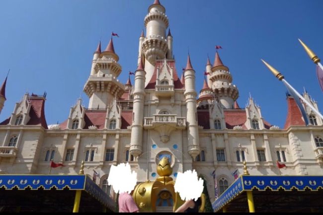 【遠い遠い国エリア】<br />シュレックが舞台です。大きなお城は圧巻でした。