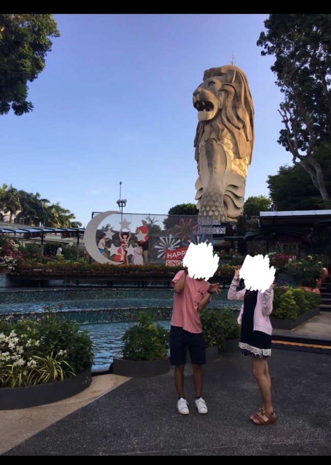 このマーライオンは、展望台になっていて中に入れます。