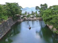 高松城で船に乗りながら時間を潰して飛行機で羽田に戻り、