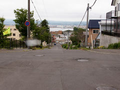 『東坂』。
観光地らしさがなくなり、完全な住宅地。カメラ片手にふらふら歩くのはちょっと気が引けます(;^ω^)