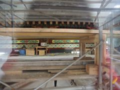 修理されている屋根を見ることができました。