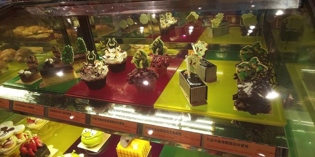 朝食はサニーサイドカフェで。<br /><br />ハロウィンのケーキが9/23当日からだったようで、おすすめされました。