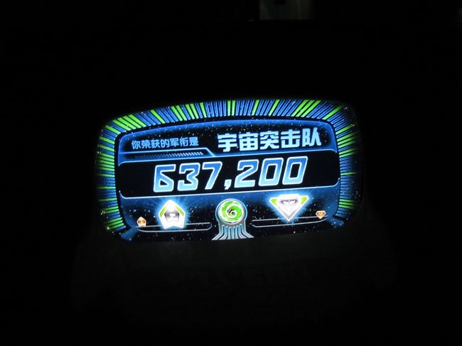 途中で当たると日本よりわかりやすいと噂のバズライトイヤーを挟んで、