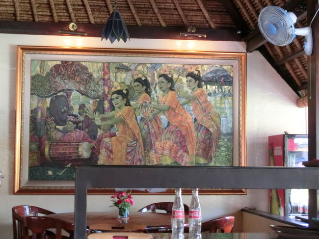 そしてバリ絵画。<br />ウブドの老舗レストランには必ず大きめの絵画が飾ってありますね。<br />レストランに入ると絵画を探す癖がつきました。