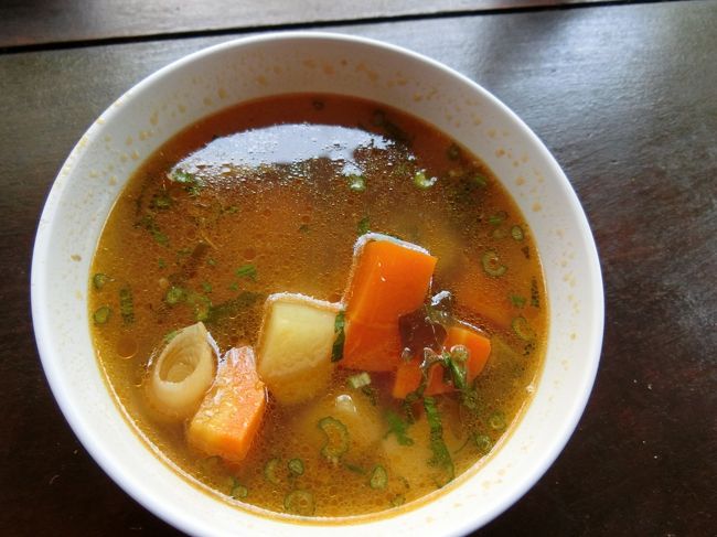 ポカリスエット、AQUA、スープ、スペシャルの4品を注文。<br />こちらがスープです。<br />汁物好きな黒パパが頂きました。