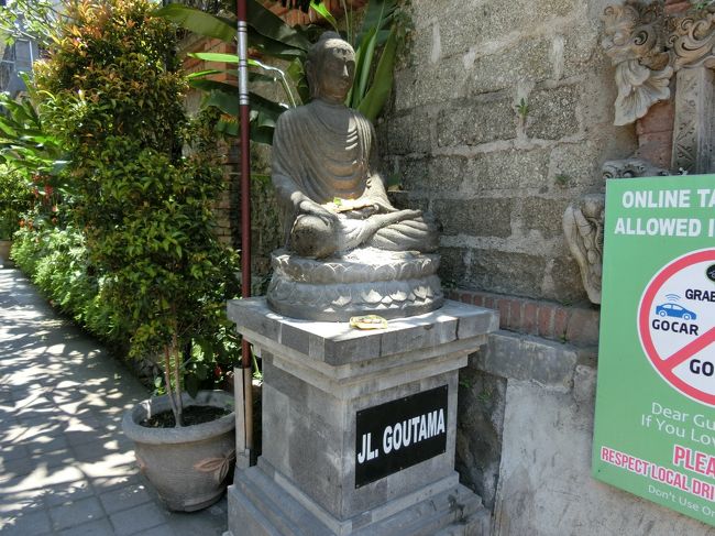 ゴータマ通りまでやってきました。<br />この通りはお洒落なカフェやお店が多いらしいですね。