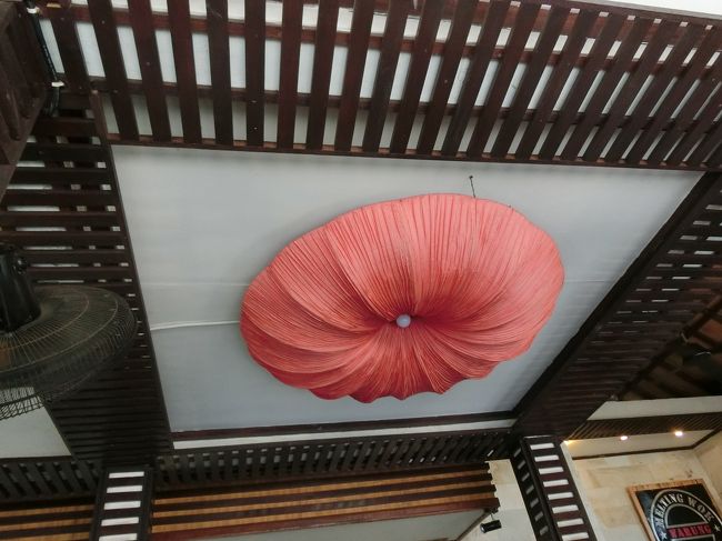 お洒落な店内で黒パパも安心顔。