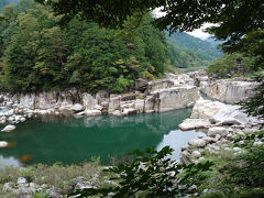 おー！！これはなかなかっ！（*´▽｀*）「寝覚の床」は木曽川の水流によって花崗岩が侵食されてできた自然地形なんだそうですよ。