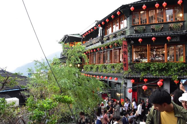 みんなこの写真を必死で撮ってるので撮ってみた<br /><br />たぶん夜はもっと綺麗やろなぁ<br /><br />ただとにかく人が多い！！<br /><br />こんなに集まるか！？ってぐらい