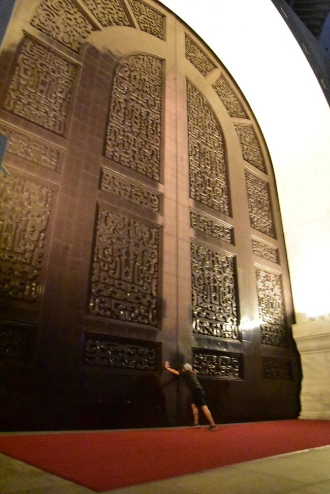 この扉、デカ過ぎちゃう！？笑<br /><br />今日はここまで<br /><br />今日はくったくたになってホテルへ戻ったら死んだように寝た