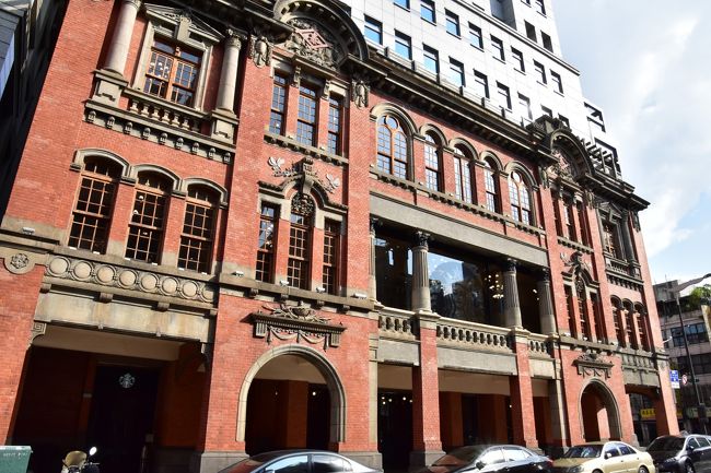 10月13日　AM8:00<br />今日夕方の便で帰国するので、それまでにスタバと足つぼマッサージに行きたい<br /><br />というわけで、スターバックスコーヒー　保安門市店で朝飯<br /><br />レトロな建物でカッコいい！<br /><br />