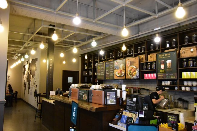 入ってみたら、、あれ？なんか狭い<br /><br />2階へ行く階段とかもないし、、ここだけ？<br /><br />