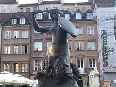はじめまして。勇ましいワルシャワのシンボル。と世界遺産のワルシャワ旧市街