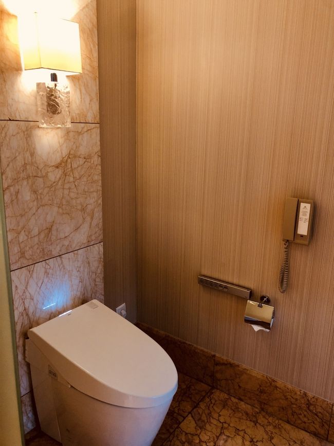 トイレ<br />日本のメーカーで最新式っぽい。<br />自動で開閉、洗浄