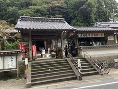 次は「羅漢寺」へと行きました。この羅漢寺は、銀山で働き、亡くなった人や、先祖の霊を供養するために25年もの歳月をかけ1766年に完成したもので、501体の羅漢像が安置されているとのことです。入場料500円ですが、中に行ってみました。