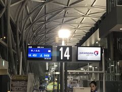 関西国際空港でチェックイン手続きを済ませ、ハワイに出発!
