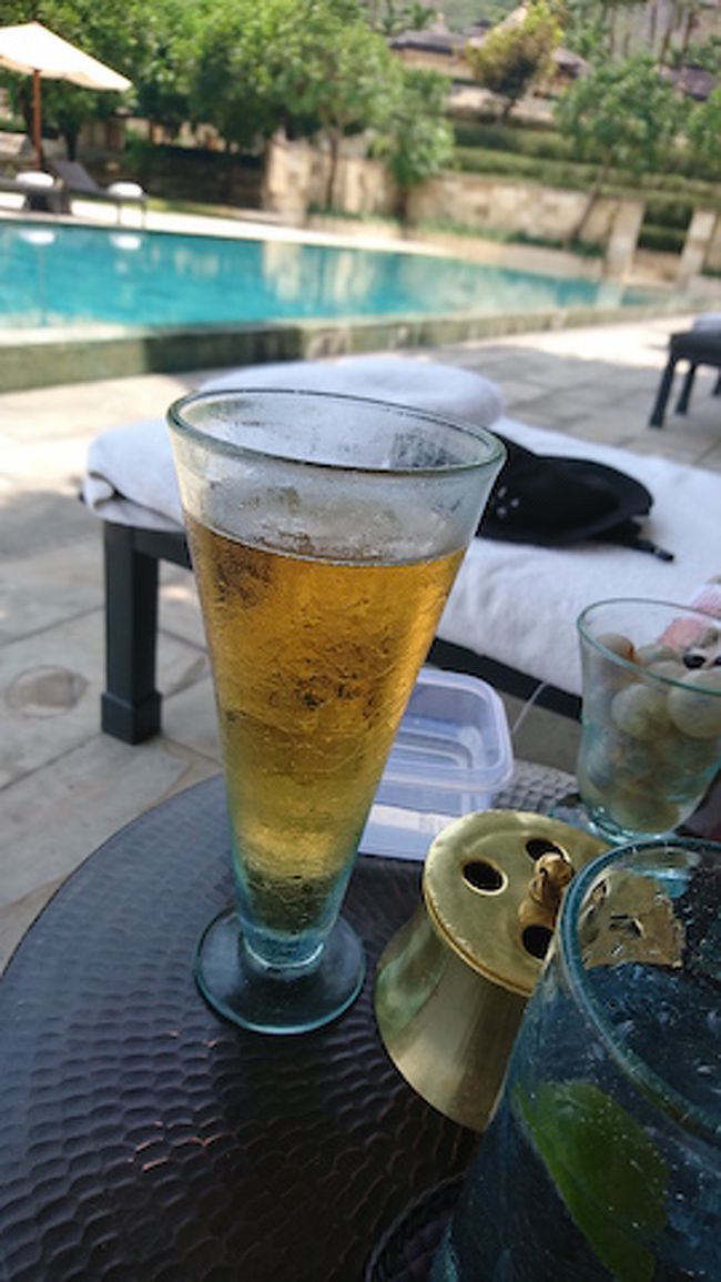 冷え冷えのビンタンビールは1000円くらい（この日はレートがよく正確には870円程度）