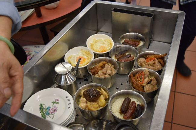 またまたワゴンを追いかけて行きます。