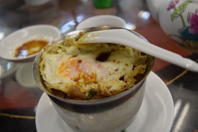 同じテーブルのお爺さんが食べていたのが気になって同じものを。<br />お爺さん、ジェスチャーで「美味しいよ」と…たぶん。<br /><br />その後もジェスチャーで会話。