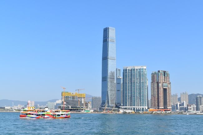 スターフェリー乗り場から九龍の方をパチリ。