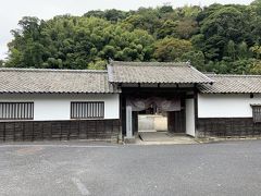 次は、石見銀山資料館（大森代官所の跡地）へ行きます。ここには、1815年建築の表門と門長屋が残っていると。入場料500円でした。