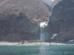 カムイワッカ湯の滝
山から湧き出た温泉がそのまま流れ出しているらしい