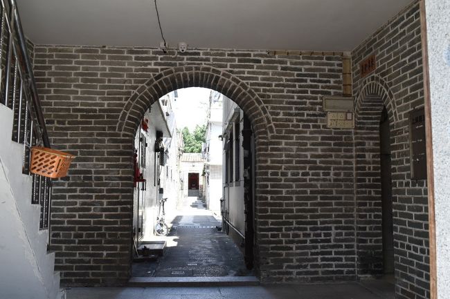 入り口を1つくぐってみました。<br />これ以上は入れないみたいです。