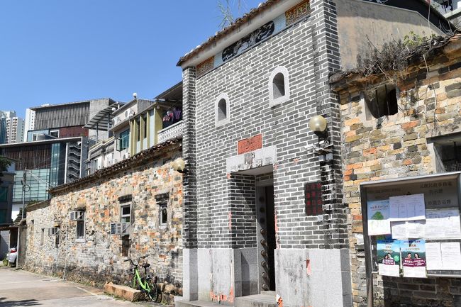 入り口の所だけ緑のレンガですね。