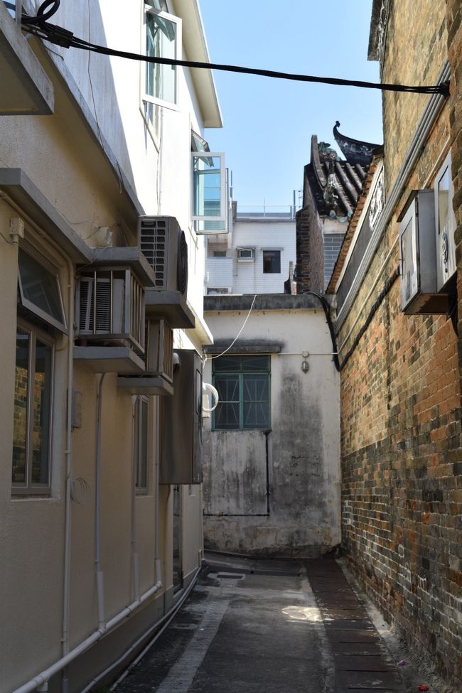 路地をクネクネ。