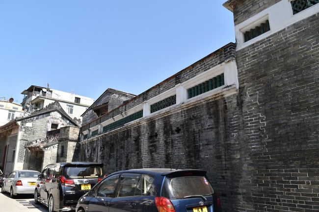 車が止まってなかったらいいのに…と勝手な事を思ってしまう観光客。