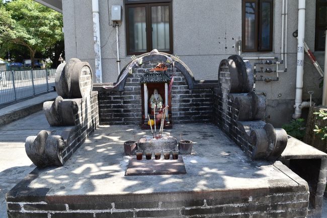 塘坊村の社壇だと思われる。