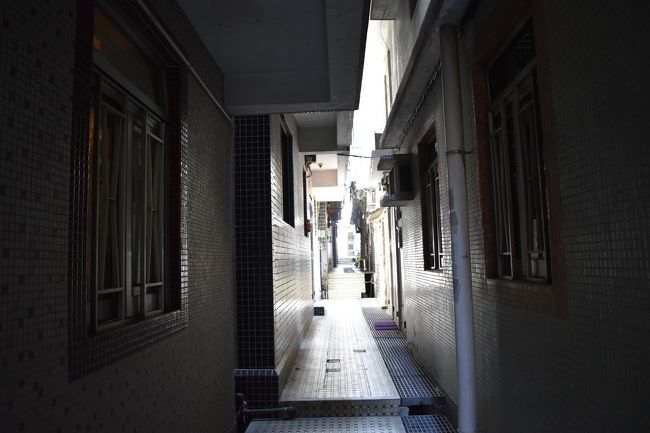 洪聖宮を探してます。<br /><br />清暑軒で出会った西洋人ご夫妻と途中で出会い、「向こうにありますよ」てな感じで教えていただいたのですが…。<br />