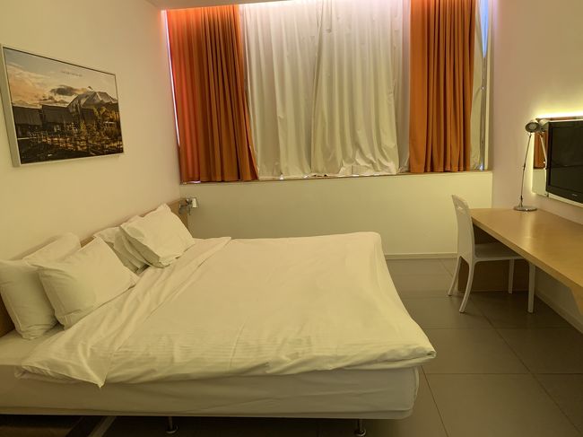 ホテルに戻って…って、チェックインはまだしてないが。<br />これからだけど。<br /><br />チェックインしてお部屋へ。<br />広いわ～。スーツケースいくつも広げられる。