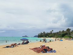 慣れない自転車にふらふらしながら、まずはラニカイビーチへ。
お天気がななめです。