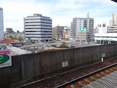 今回は、JR東海道線で地元-豊橋駅-金山駅。ここでJR中央線で金山駅-大曽根駅。ここで名鉄瀬戸線で大曽根駅-清水駅で移動。
大曽根の一枚…、あれ? ここ名古屋でよね。人気がないぞ…。