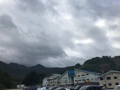 毎年行っている乗鞍ダウンヒル（2年前からだけど）参加募集するも誰も手を上げてくれないので、今回も単独開催となった・・
今回のルートは日曜日の12時までに高速に乗って、岐阜県側から入ることにした。
我が家からは下道で一宮ＩＣまで行き、そこから高速に乗って高山まで・・
高山から40分ほどで朴ノ木平駐車場に到着・・すでに20台ほどの車が駐車していた・・　バスの時間まで仮眠をとる・・