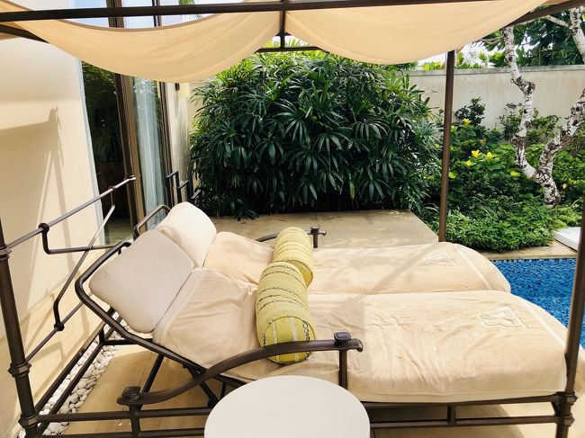 プールサイドのベッド<br />クッション性が高いので体痛くない(^^)