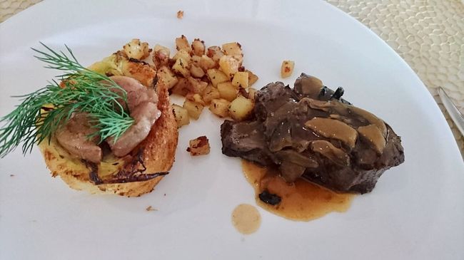 １日目朝食<br />メニューから好きなだけ選べる(^^)<br />ミニフィレミニヨン　フォアグラ&amp;卵添え<br />毎日食べました☆