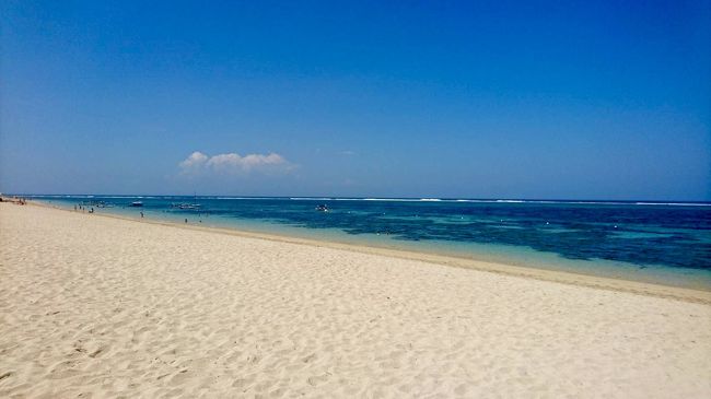 プールの前は海☆<br />