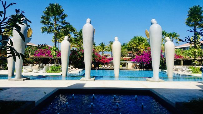 コートヤードプールはビーチから離れた場所にあるのでお花に囲まれ静かに過ごせます☆